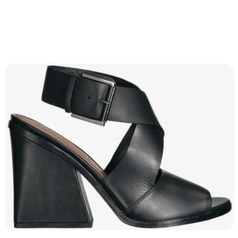 BCBGMAXAZRIA Women's Ma-Tamia Chunky Heel Sandal